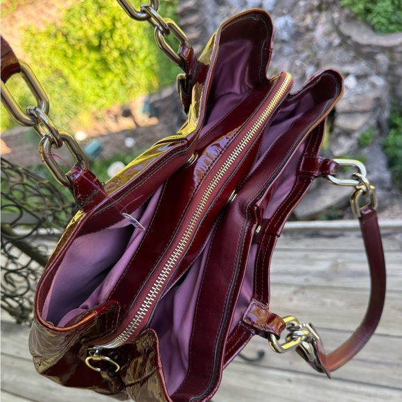 👜 Coach Patent Leather Gallery Tote – Deep Cherry Red 🍒 - Picture 7 of 9